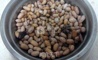 花生米拌胡萝卜木耳的做法步骤：4