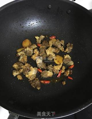 香辣萝卜炖牛腩的做法步骤：11