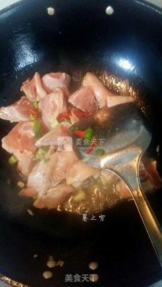 香菇土豆烧鸡腿的做法步骤：3