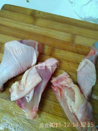 杏鲍菇炒鸡腿的做法步骤：2