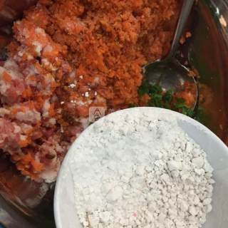 油炸胡萝卜饼的做法步骤：2