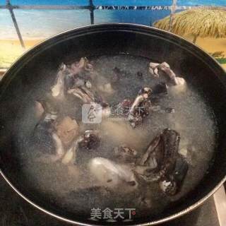 养颜乌鸡汤的做法步骤：1