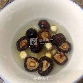 养颜乌鸡汤的做法步骤：4