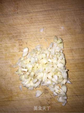 西葫虾皮的做法步骤：1