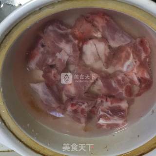 蒜苔排骨的做法步骤：1