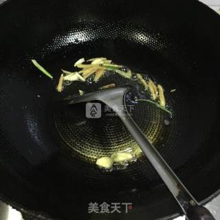蒜苔排骨的做法步骤：3