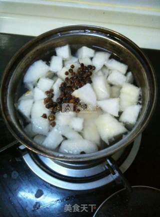 雪梨菊花饮的做法步骤：3