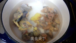 老母鸡炖竹荪的做法步骤：3