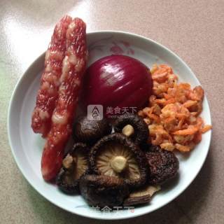 香炒糯米饭的做法步骤：1