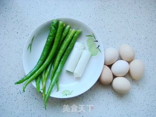 线椒炒鸡蛋的做法步骤：1