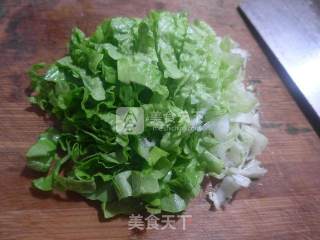 生菜皮蛋大米粥的做法步骤：2