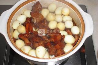 墨鱼干鹌鹑蛋红烧肉的做法步骤：10