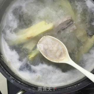 竹蔗茅根排骨汤的做法步骤：4