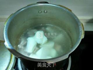 龙骨炖山药的做法步骤：4