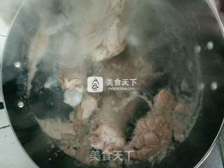 胡萝卜玉米大骨汤的做法步骤：4