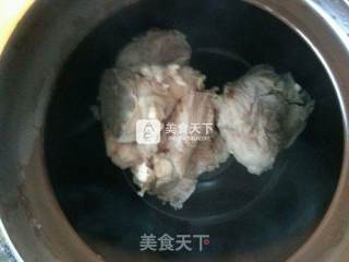 胡萝卜玉米大骨汤的做法步骤：7