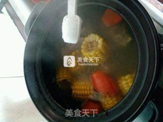 胡萝卜玉米大骨汤的做法步骤：13