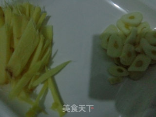 肉丝炒蒜薹的做法步骤：2