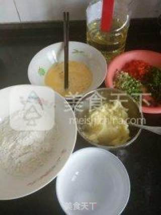 鸡蛋土豆饼的做法步骤：2