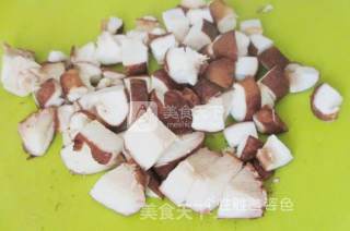 香菇鸡肉粥的做法步骤：1