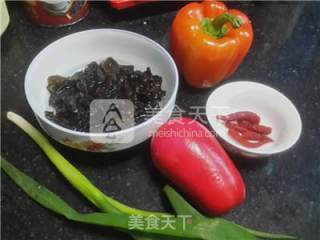 彩椒萝卜拌木耳的做法步骤：1