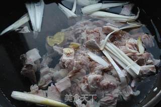 补肾黑豆羊肉汤的做法步骤：3