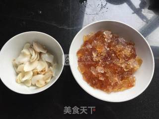 桃胶百合水果捞的做法步骤：2