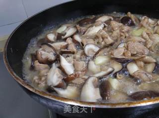 香菇鸡腿肉饭的做法步骤：4