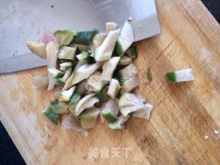 萝卜干炒鸡胸肉的做法步骤：3