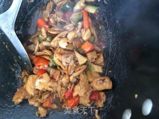 萝卜干炒鸡胸肉的做法步骤：7