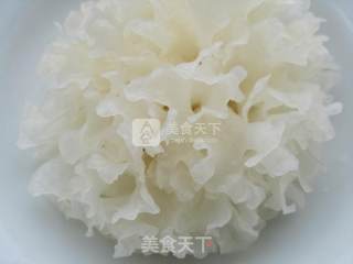 银耳红枣汤的做法步骤：1