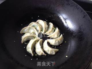 三鲜煎饺的做法步骤：12
