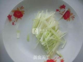 炝拌干豆腐的做法步骤：4