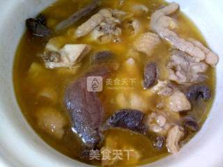 红菇老母鸡汤的做法步骤：4