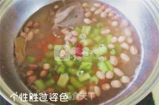 凉拌花生西芹的做法步骤：4
