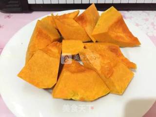 南瓜玫瑰花的做法步骤：1