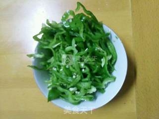 青椒肉丝面的做法步骤：3