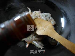 江白虾炒菠菜的做法步骤：3