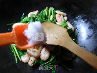 江白虾炒菠菜的做法步骤：6