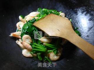 江白虾炒菠菜的做法步骤：7