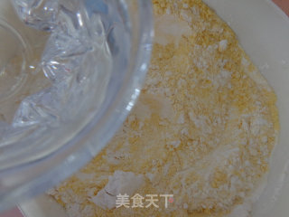 蜜豆玉米饼的做法步骤：2