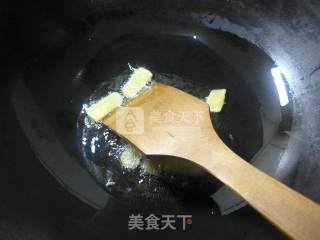 蒜薹炒牛蛙的做法步骤：3