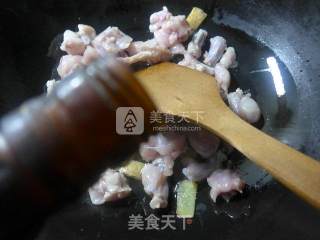 蒜薹炒牛蛙的做法步骤：5
