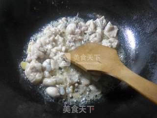 蒜薹炒牛蛙的做法步骤：7