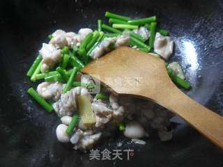 蒜薹炒牛蛙的做法步骤：8