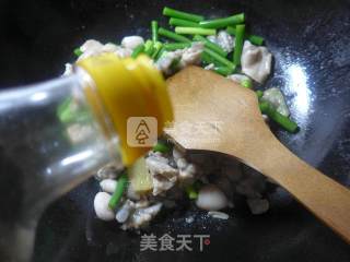 蒜薹炒牛蛙的做法步骤：9