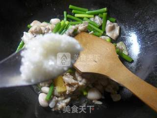 蒜薹炒牛蛙的做法步骤：10