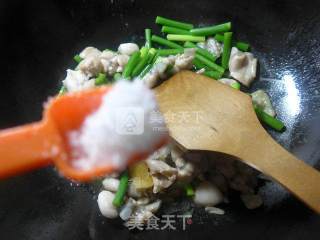 蒜薹炒牛蛙的做法步骤：11