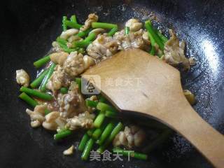 蒜薹炒牛蛙的做法步骤：12