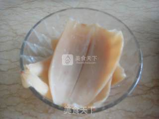 红油鱿鱼的做法步骤：1